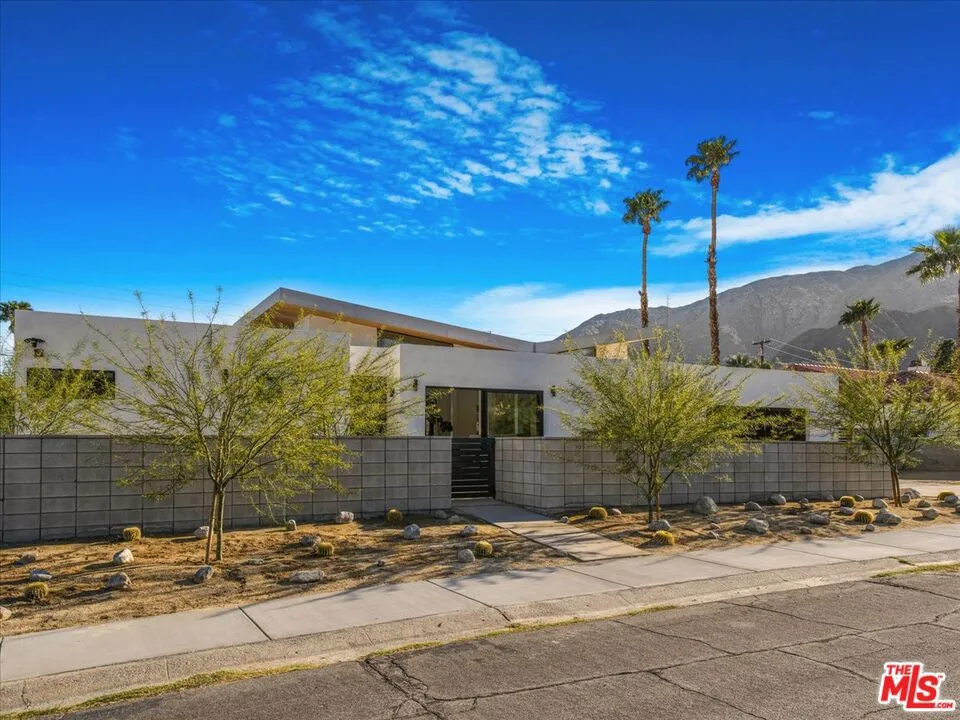 527 W Santa Catalina Road, Palm Springs, California 92262 home-pic-1